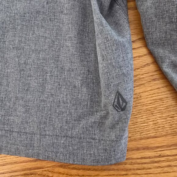 Men's Volcom size 28 shorts Surf & Turf - Picture 3 of 10